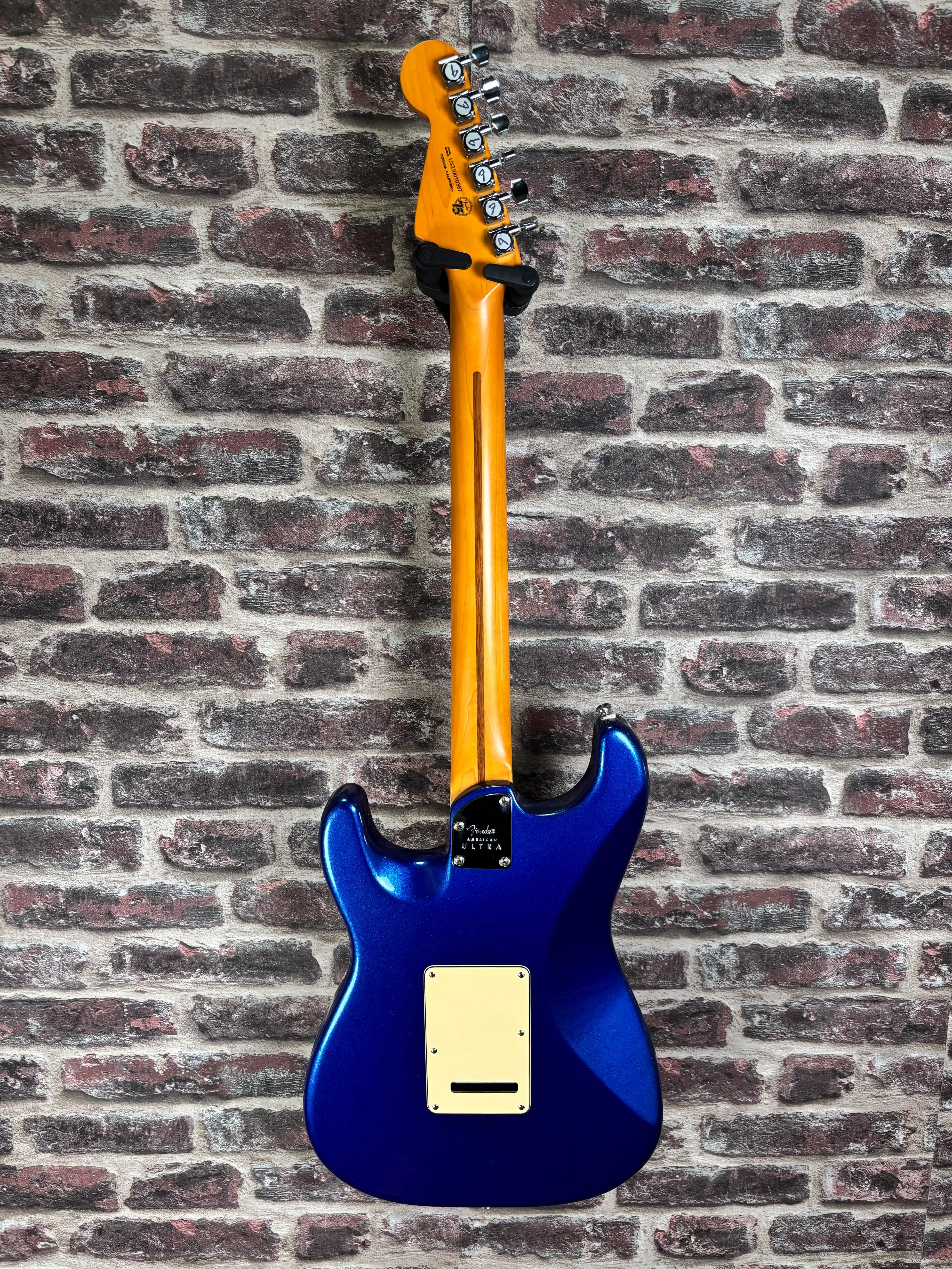 Fender American Ultra Stratocaster Cobra Blue Maple OCCASION
