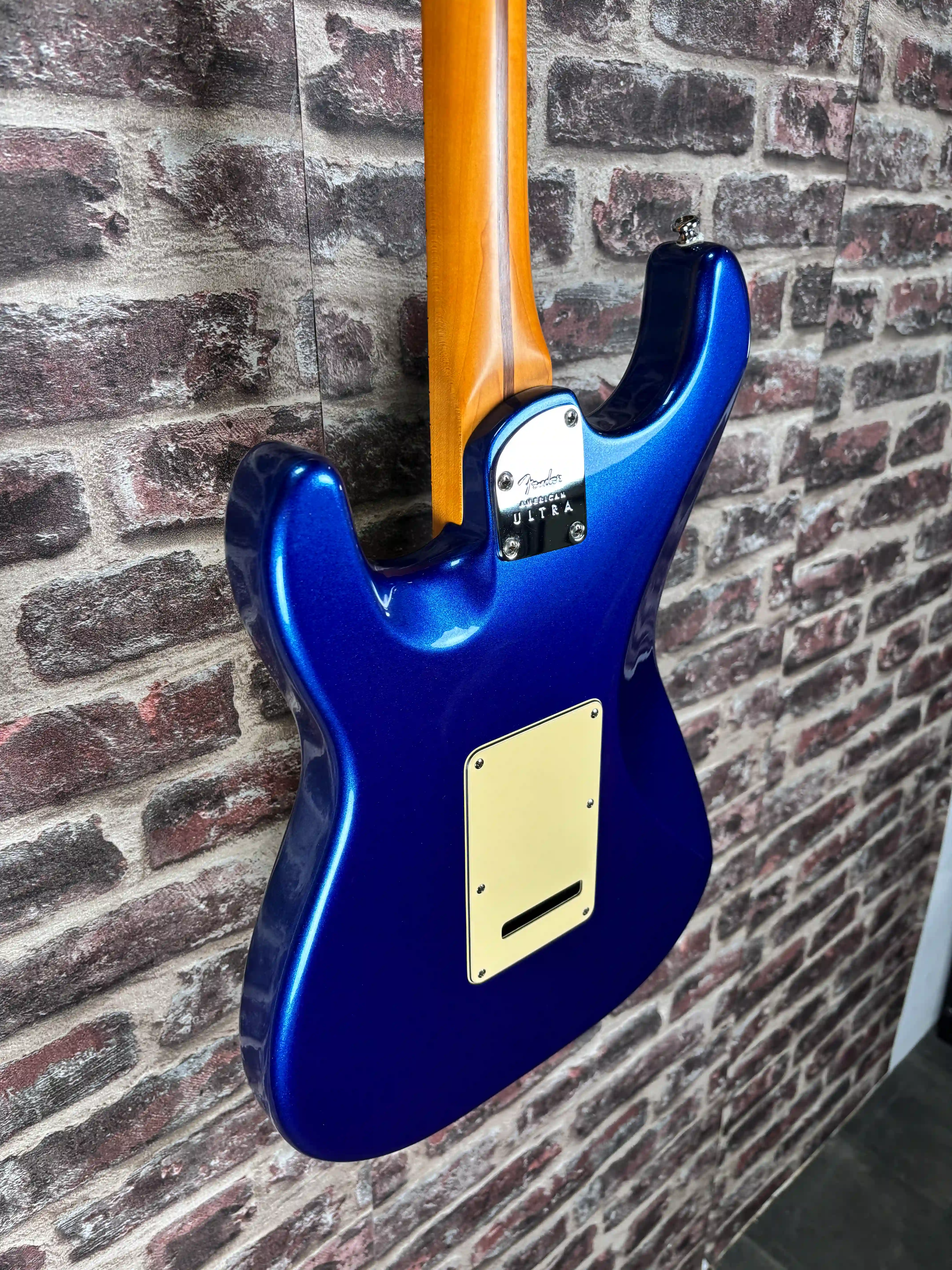 Fender American Ultra Stratocaster Cobra Blue Maple OCCASION