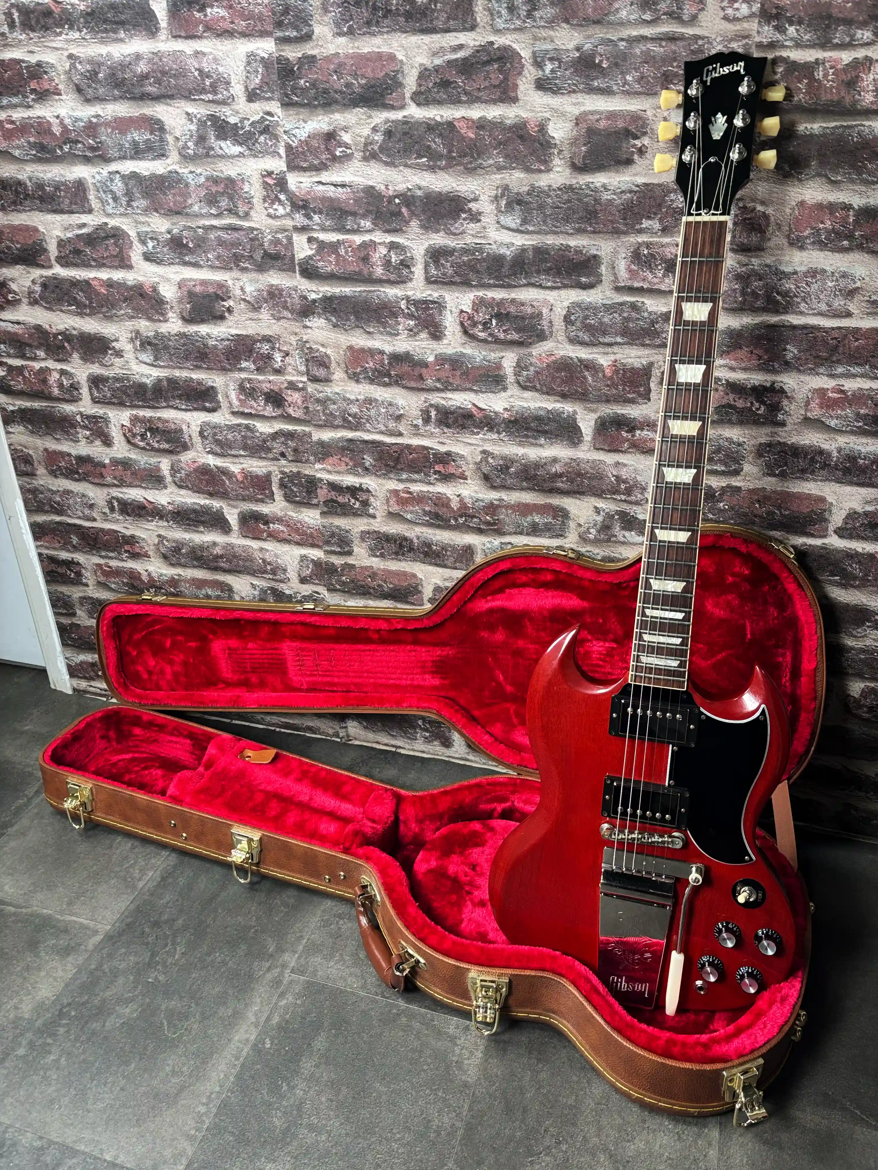 Gibson SG Standard 61's Maestro Vibrola Cherry OCCASION