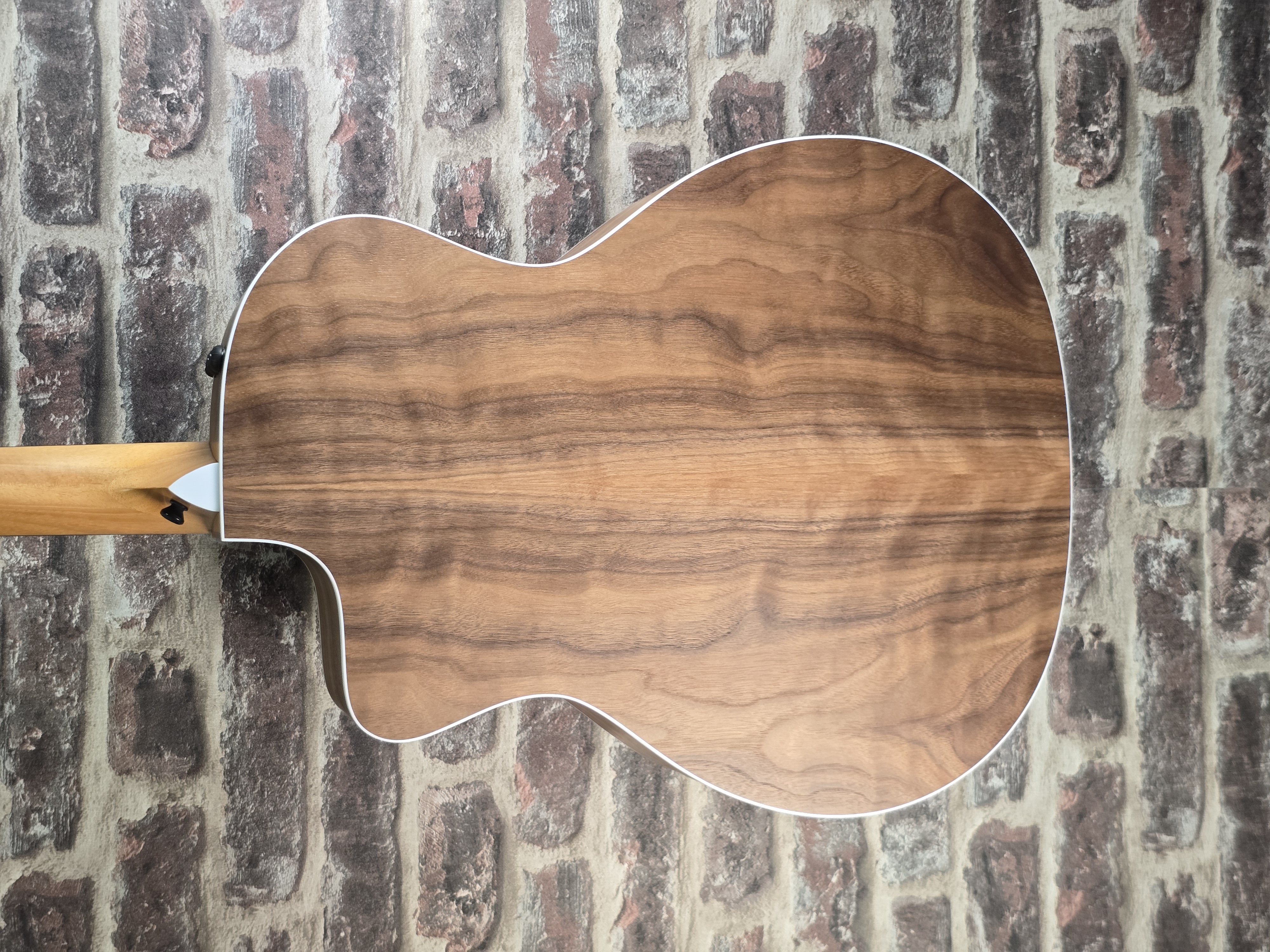Taylor 214ce Sunset Blvd Grand Auditorium – Finition Eclipse Burst