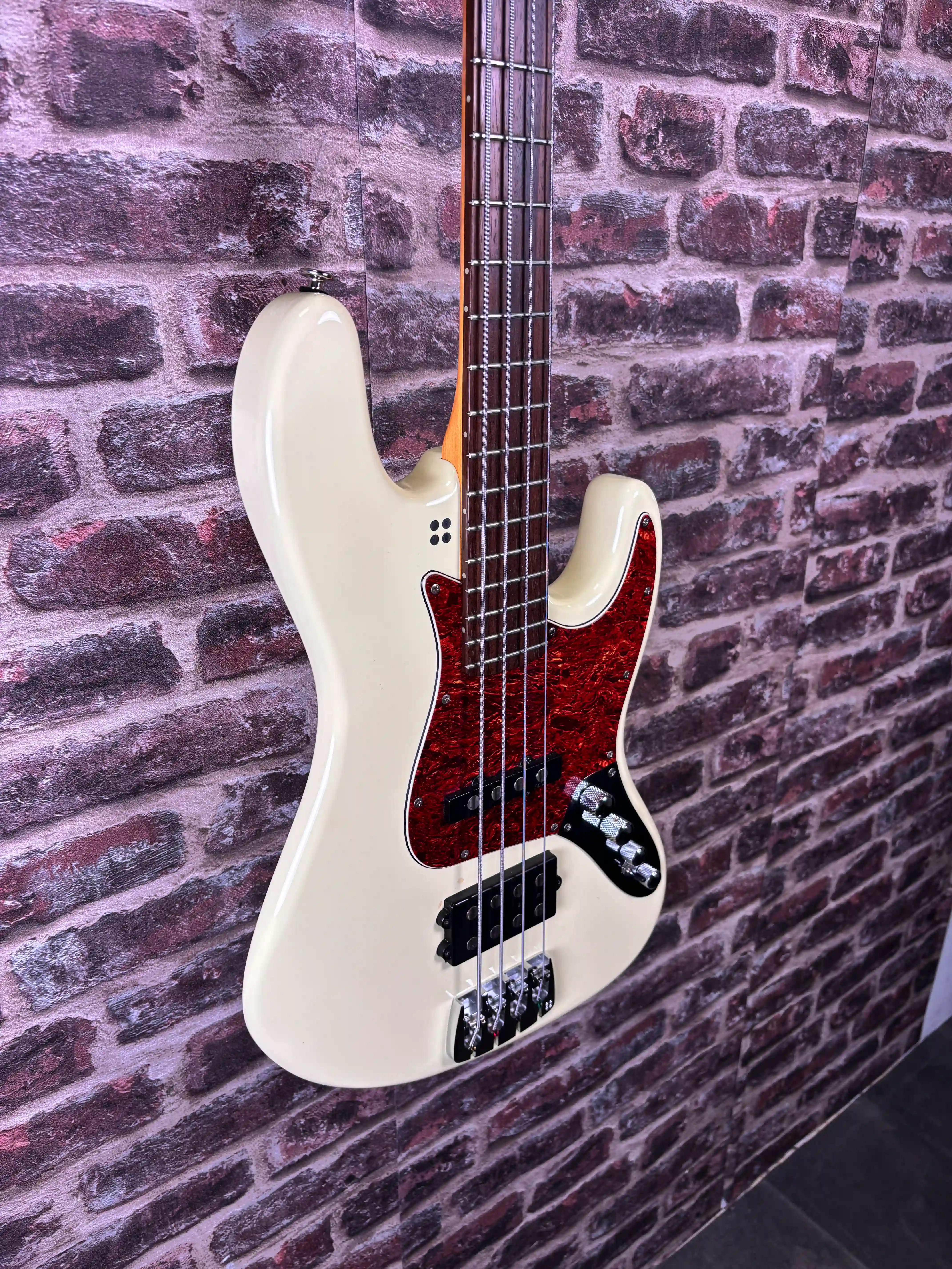 Sandberg California TM4 RW Creme Highgloss OCCASION