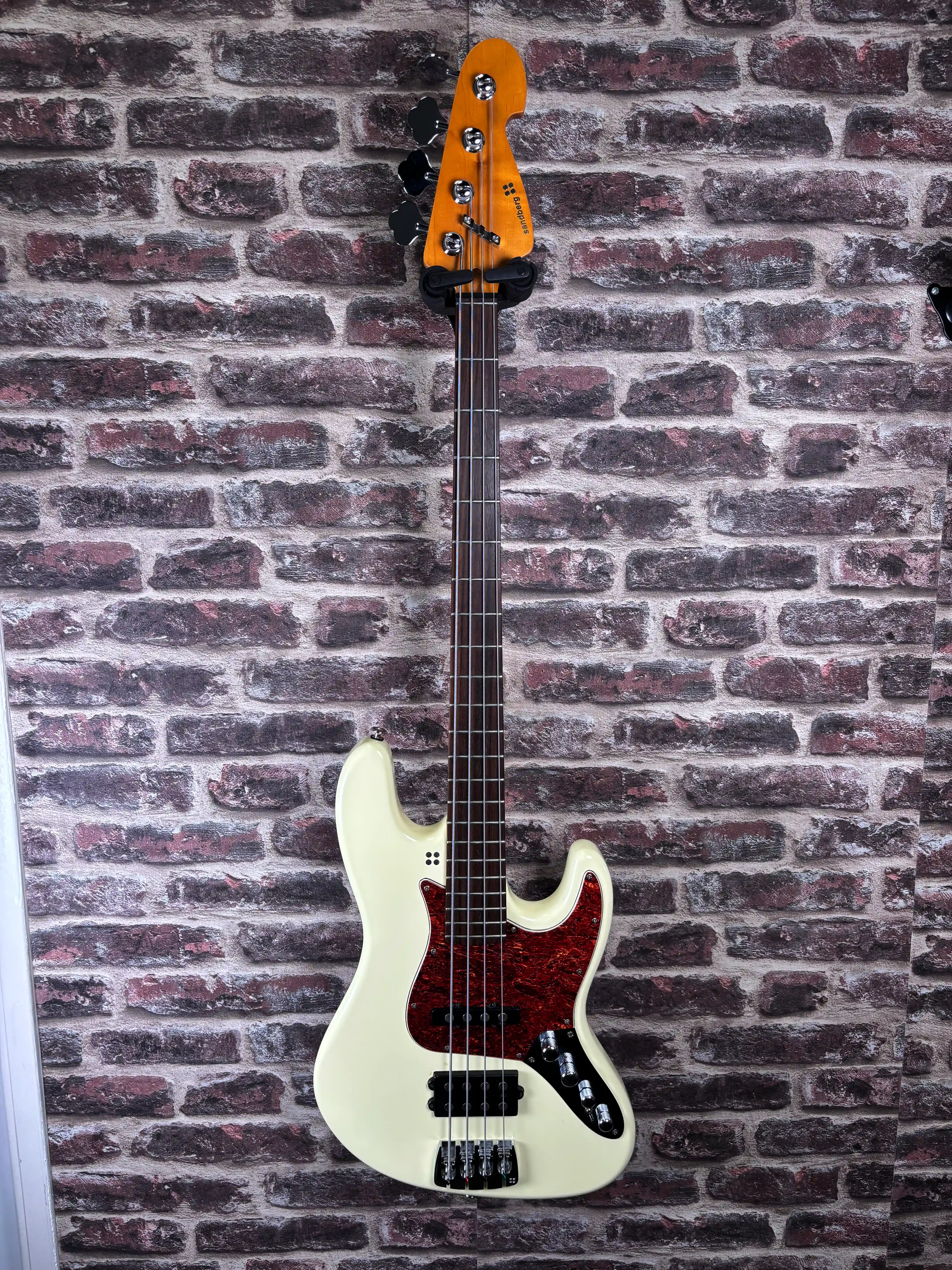 Sandberg California TM4 RW Creme Highgloss OCCASION