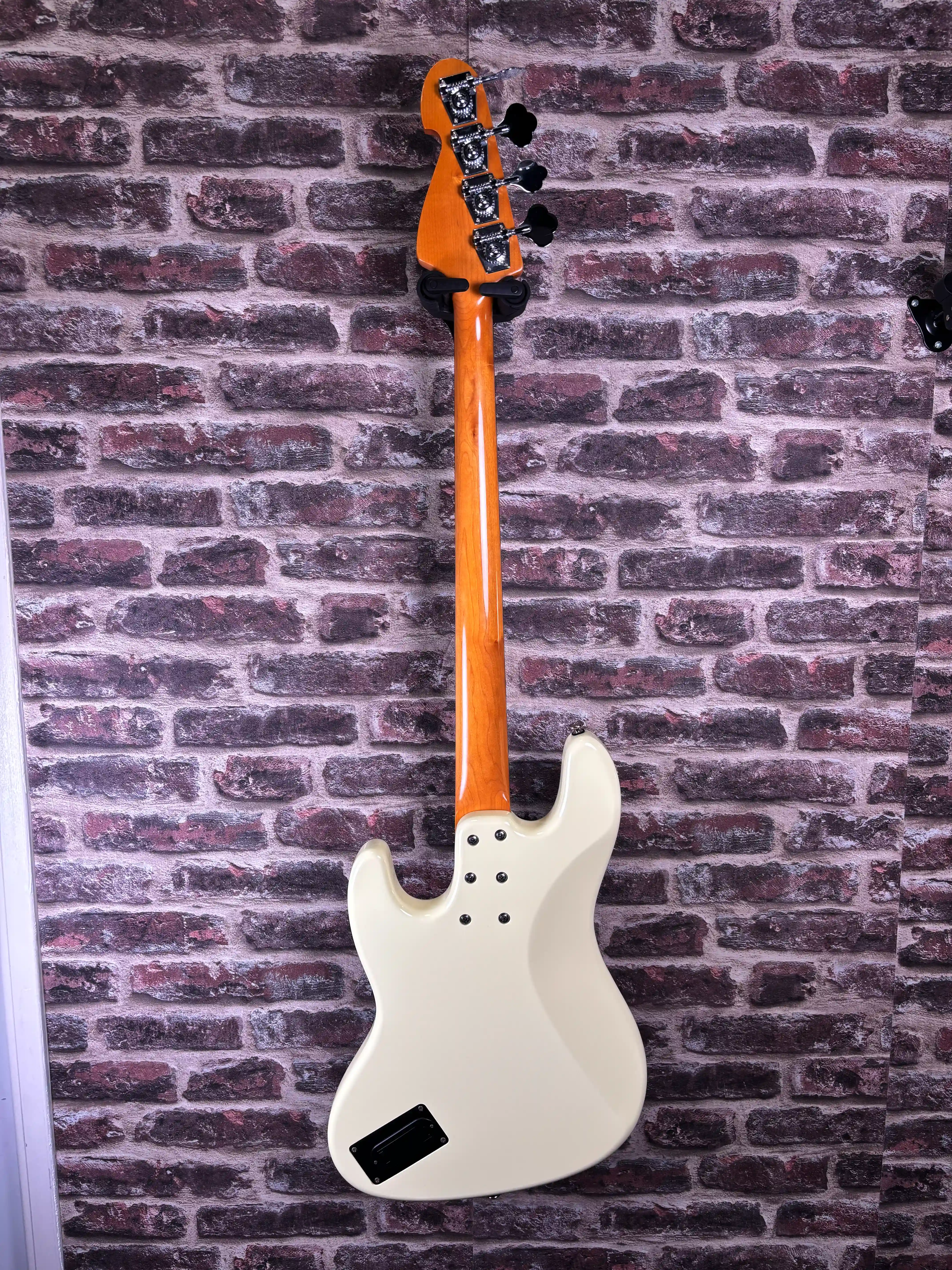 Sandberg California TM4 RW Creme Highgloss OCCASION