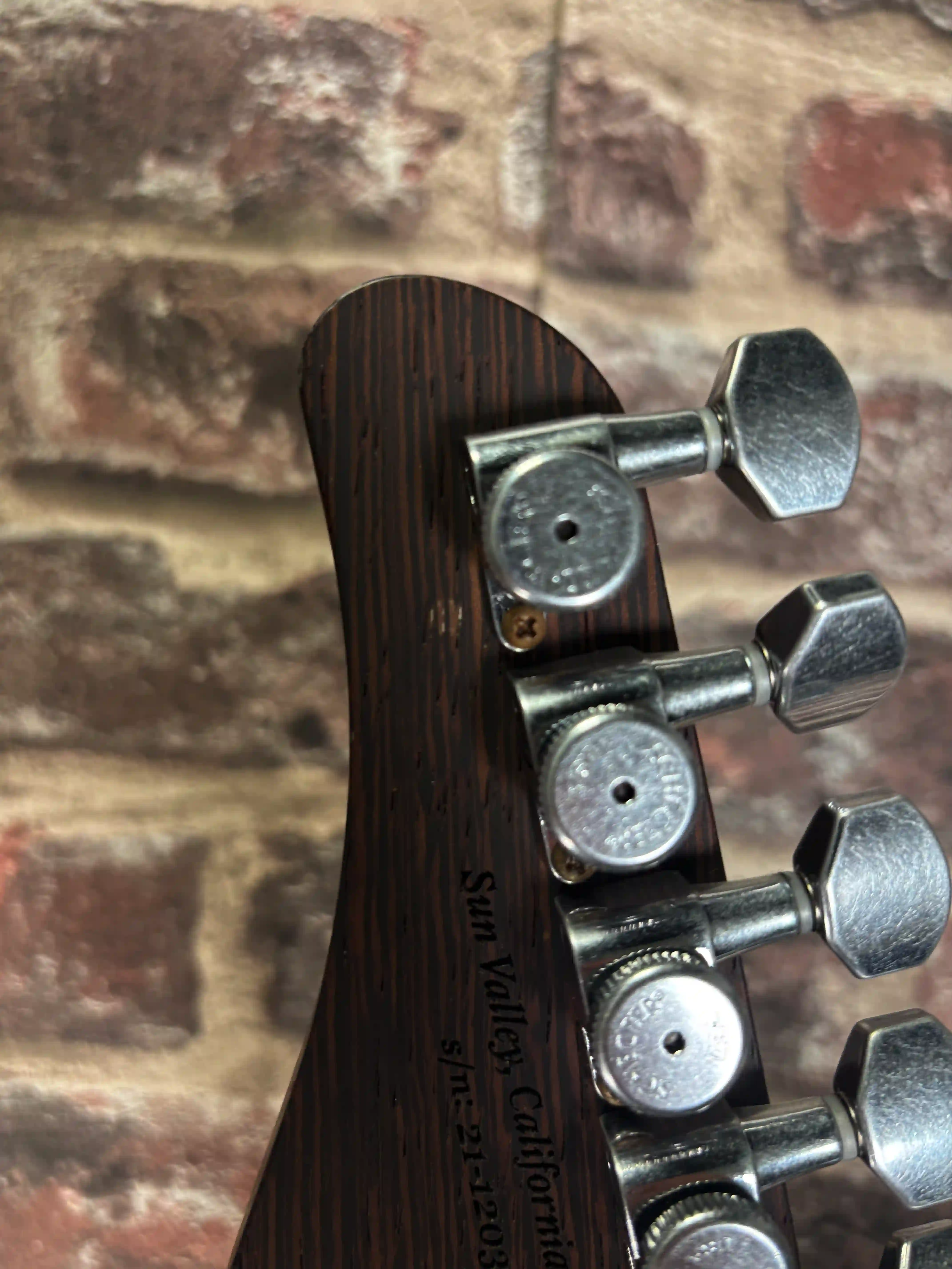 Schecter USA Custom Shop Nick Johnston PT Wembley Atomic Sapphire Aged Nitro OCCASION