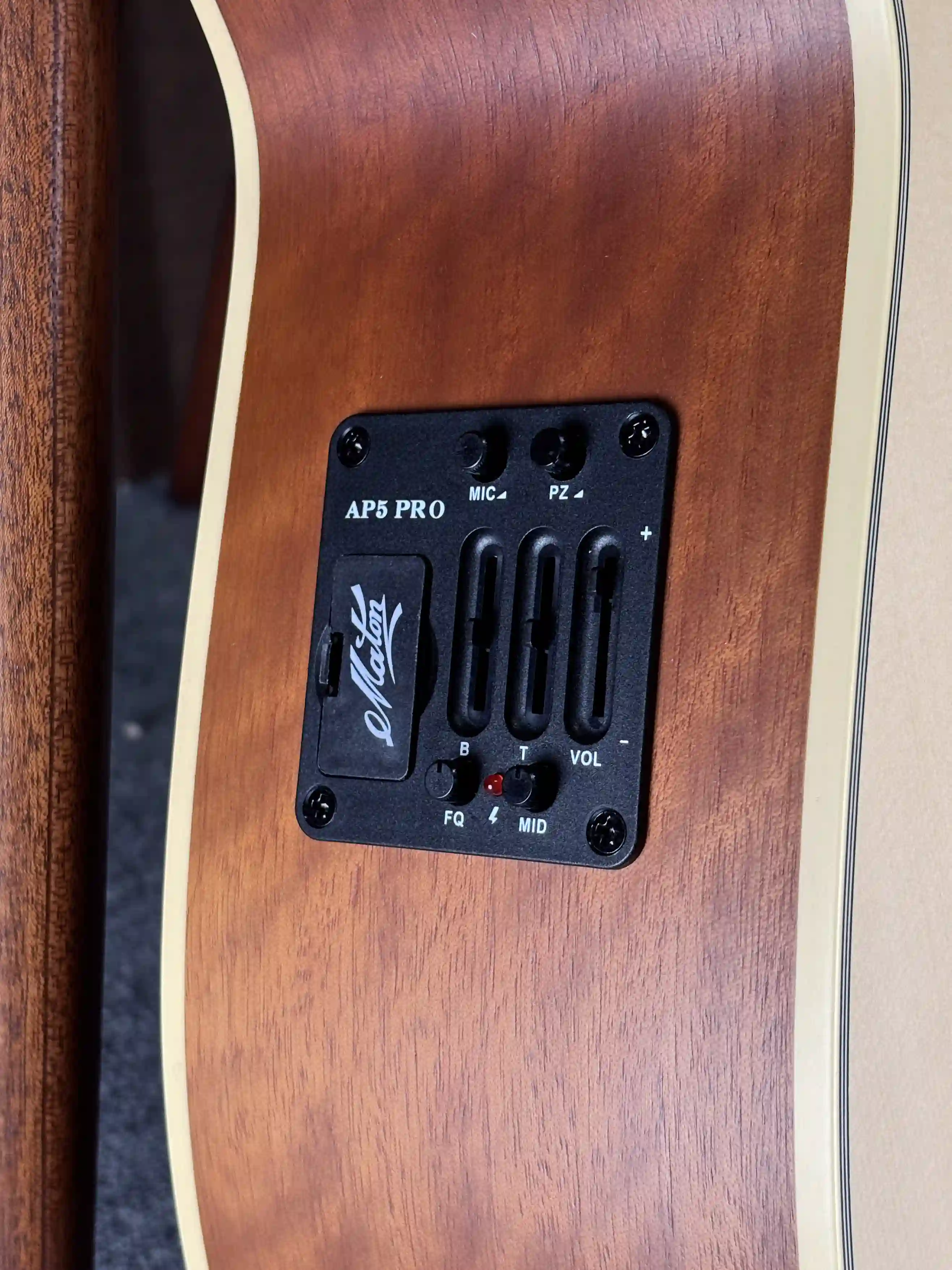 Maton EBG808TE Signature Tommy Emmanuel