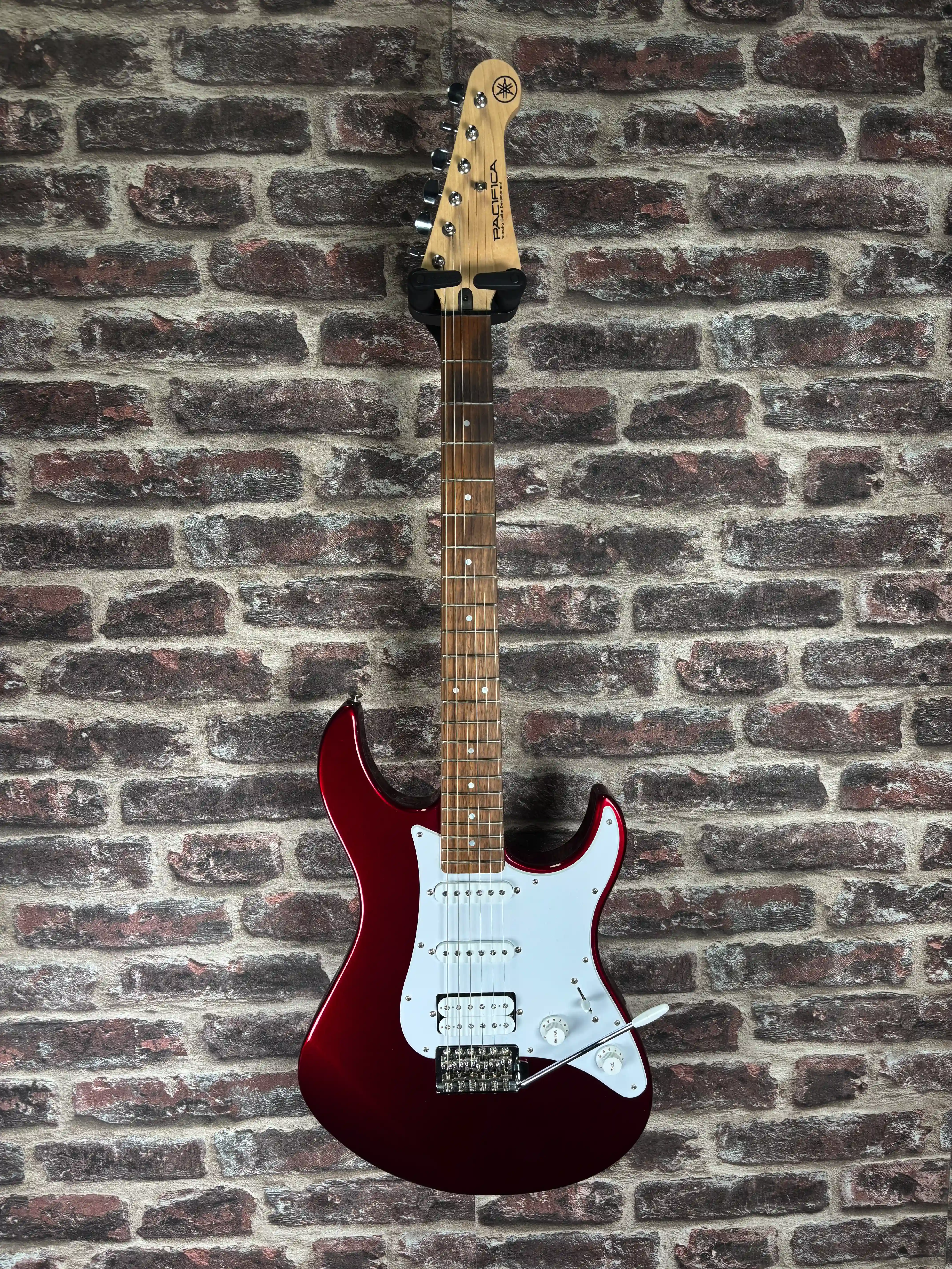 Yamaha Pacifica 112V Red Metallic OCCASION