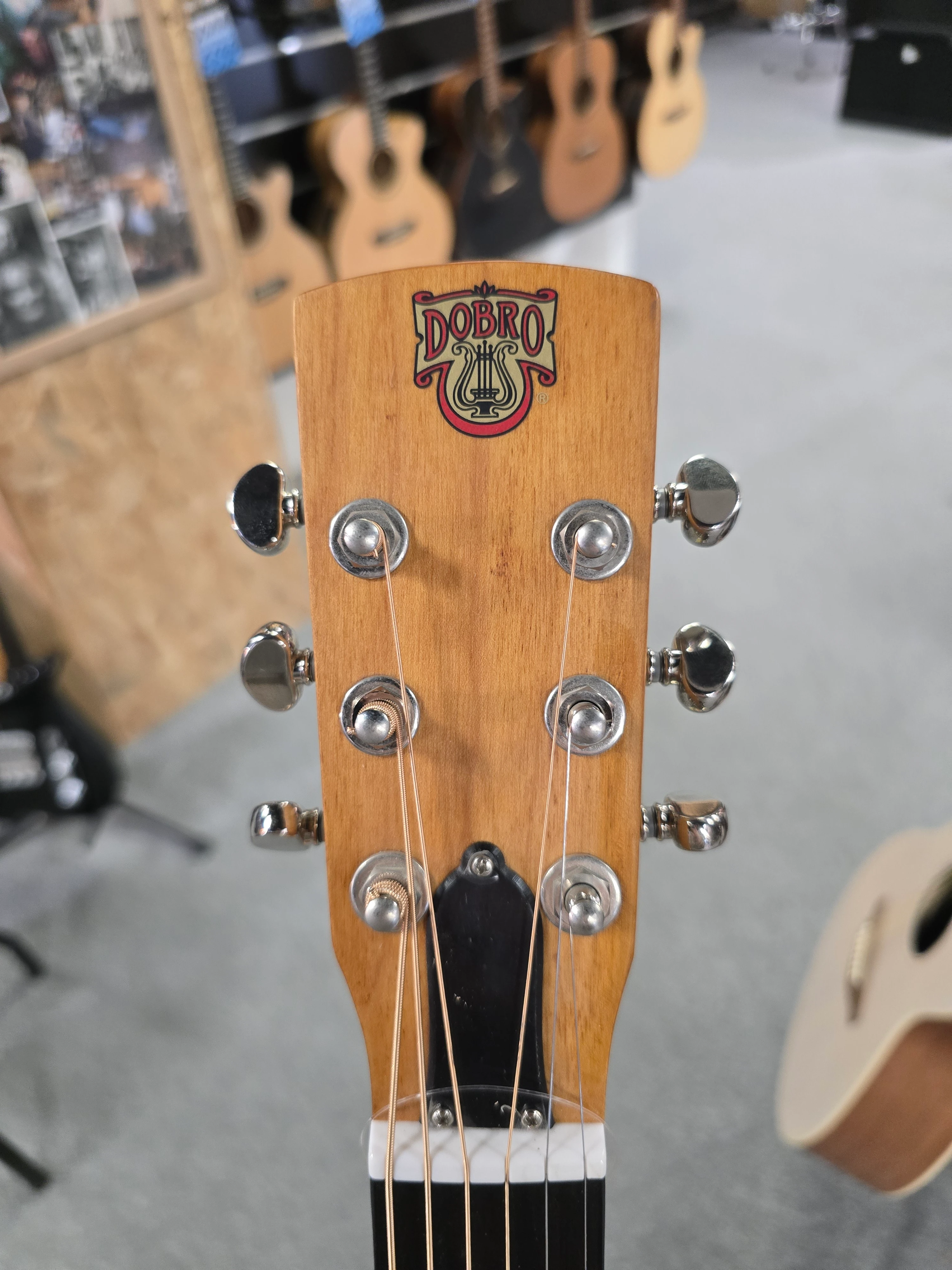 Dobro Hound Dog Deluxe Round Neck OCCASION