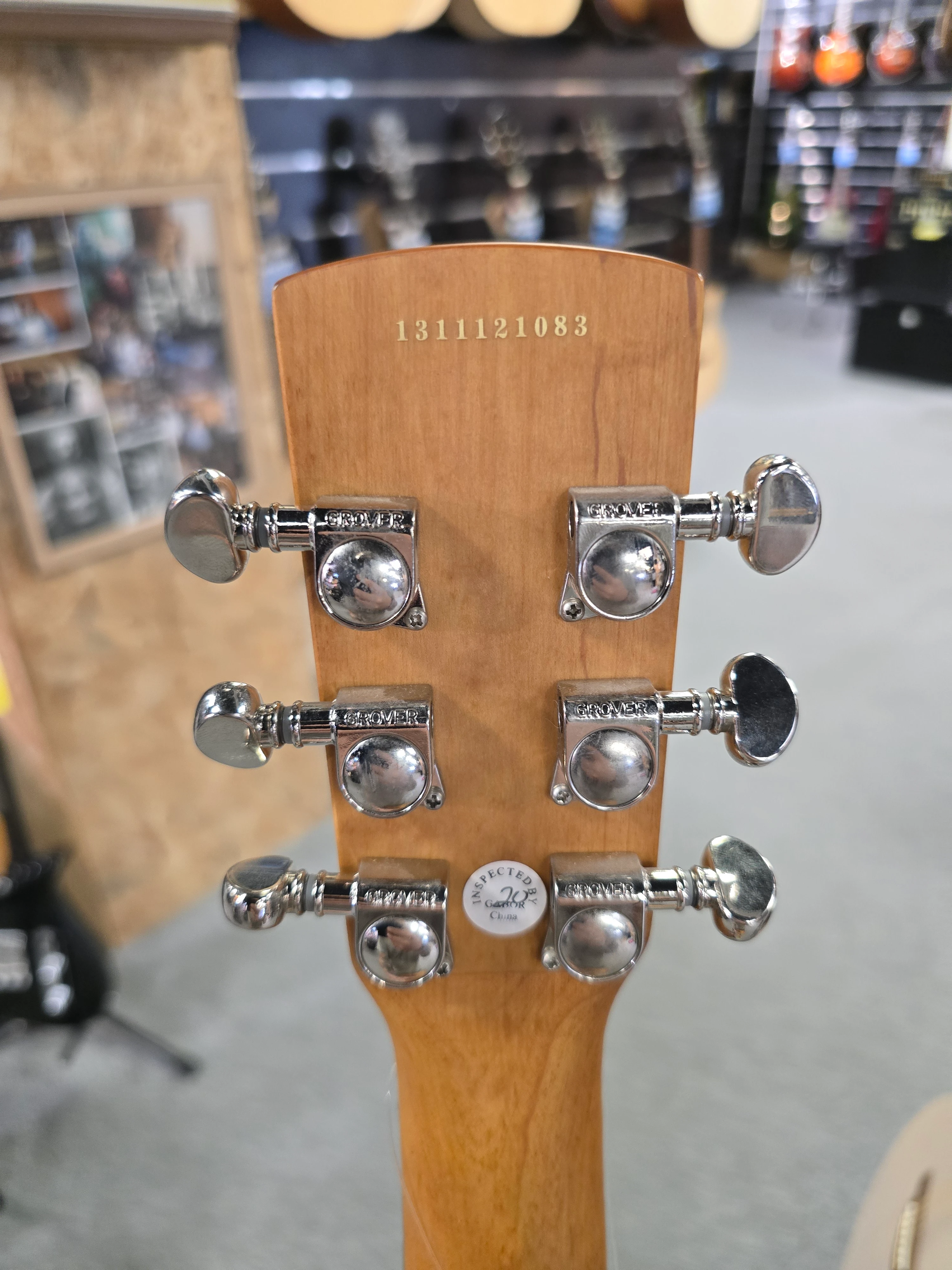 Dobro Hound Dog Deluxe Round Neck OCCASION