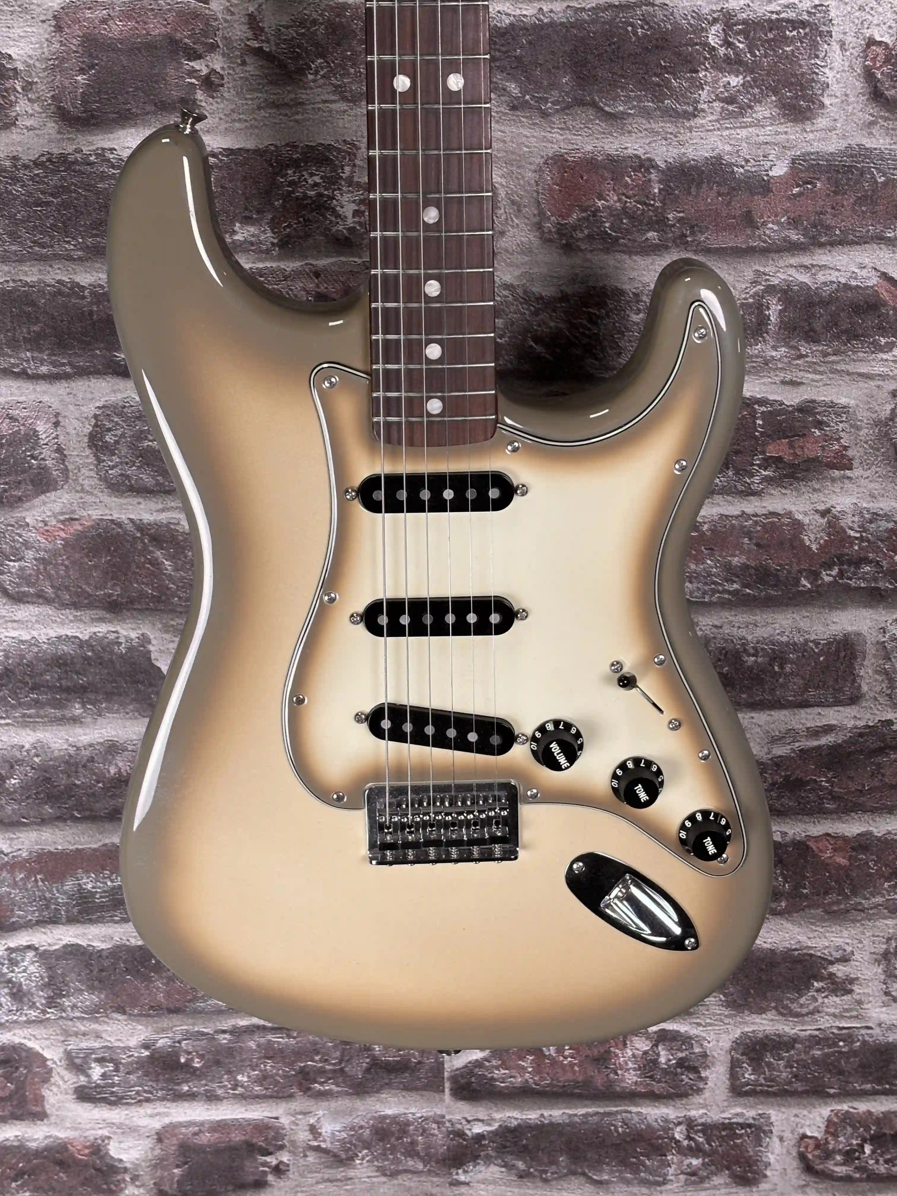 Fender Strat Vintera II Antigua 70th Anniversary STOCK B