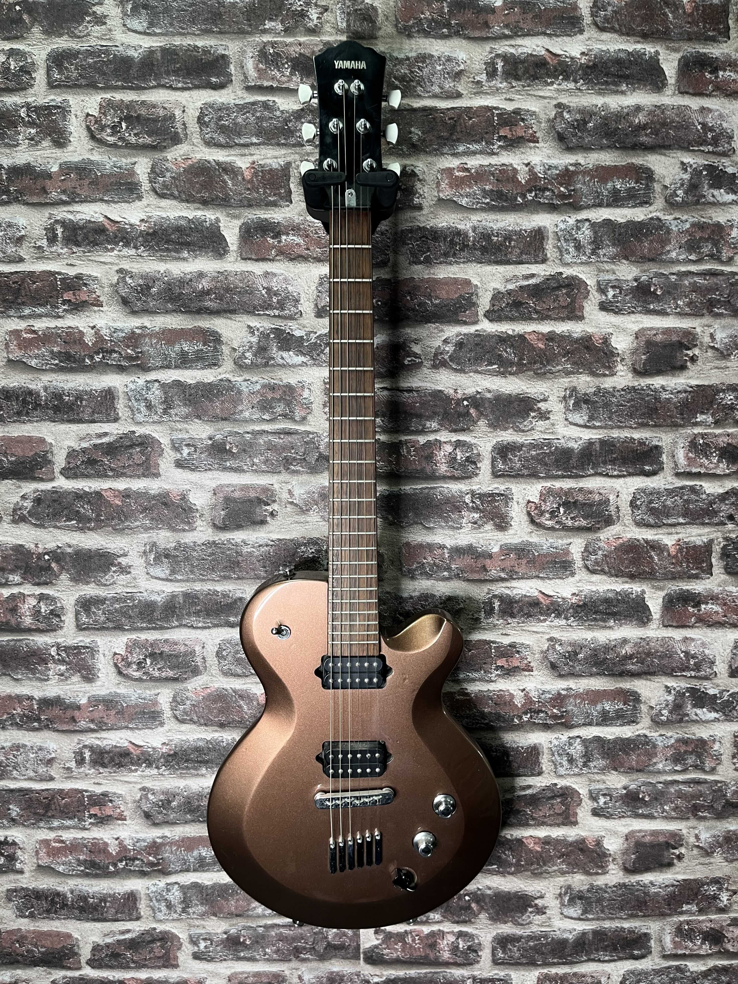 Yamaha AES‑820 Light Brown Metallic OCCASION